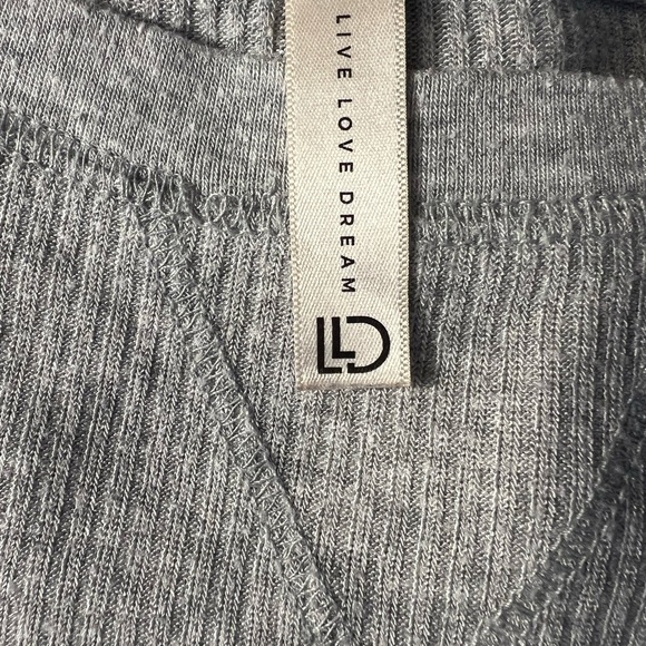 Live Love Dream Light Thermal Gray Long Sleeve Scoop Bottom Size XS - Picture 6 of 7